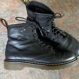 Dr Marten’s Kids Sz 3 Black Leather Air Wair Boots side Zipper